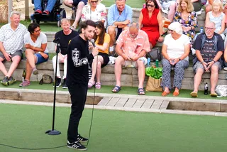 Elliot Steel Roasts The Crowd