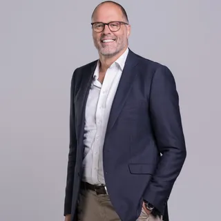 Martin Bayfield