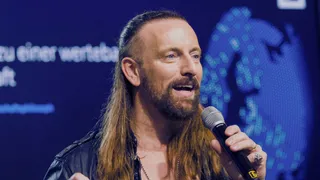 10-speakers-to-help-you-manage-change-in-your-business-680x454