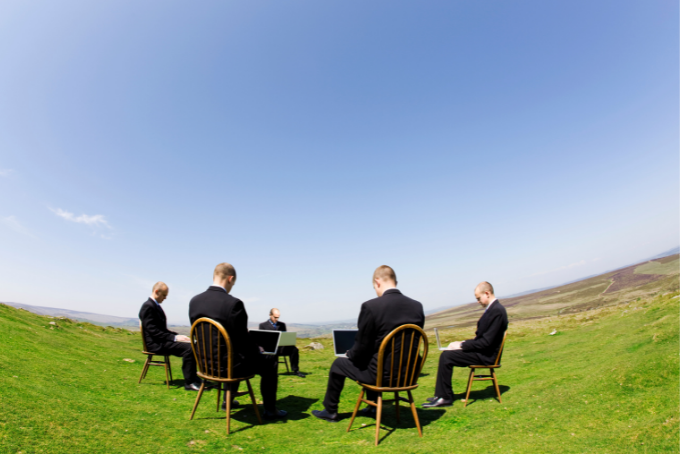 outdoor-meetings-new-venue-of-choice